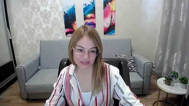 Snapshot of shy_hot_cat chatting on October 8, 9:35 am shy hot cat online show from October 8, 9:35 am