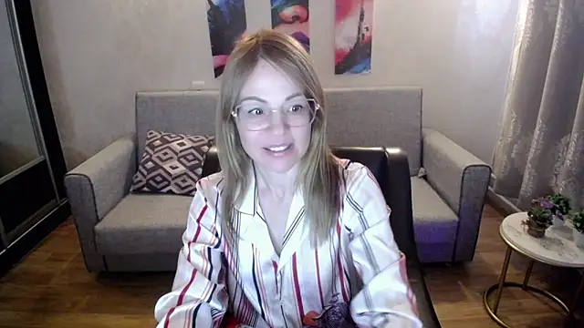 Snapshot of shy_hot_cat chatting on October 2, 9:58 am shy hot cat online show from October 2, 9:58 am