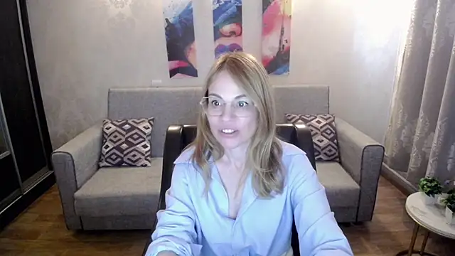 Snapshot of shy_hot_cat chatting on September 18, 10:25 am shy hot cat online show from September 18, 10:25 am