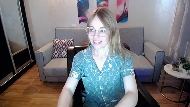 Snapshot of shy_hot_cat chatting on October 17, 9:23 am shy hot cat online show from October 17, 9:23 am