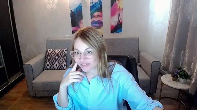 Snapshot of shy_hot_cat chatting on October 15, 9:01 am shy hot cat online show from October 15, 9:01 am