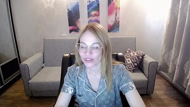 Snapshot of shy_hot_cat chatting on September 22, 10:14 am shy hot cat online show from September 22, 10:14 am