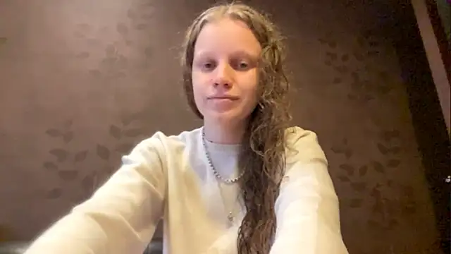 Snapshot of GlyndaCaver chatting on October 15, 11:57 am GlyndaCaver online show from October 15, 11:57 am