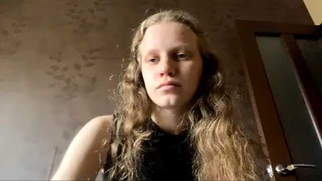Snapshot of GlyndaCaver chatting on October 5, 11:04 am GlyndaCaver online show from October 5, 11:04 am