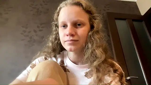 Snapshot of GlyndaCaver chatting on September 29, 12:10 pm GlyndaCaver online show from September 29, 12:10 pm