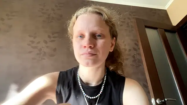 Snapshot of GlyndaCaver chatting on September 30, 12:11 pm GlyndaCaver online show from September 30, 12:11 pm