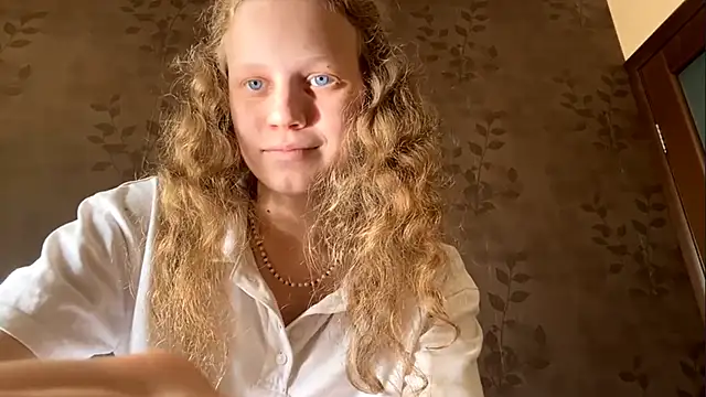 Snapshot of GlyndaCaver chatting on September 22, 12:25 pm GlyndaCaver online show from September 22, 12:25 pm