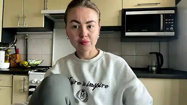 MartaLuna  online show from April 23, 3:03 pm