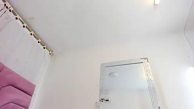 miajhonsonx online show from April 19, 2:17 pm