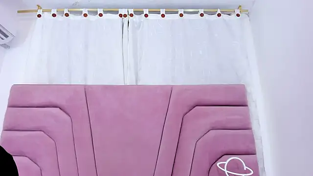 miajhonsonx online show from April 24, 2:20 pm