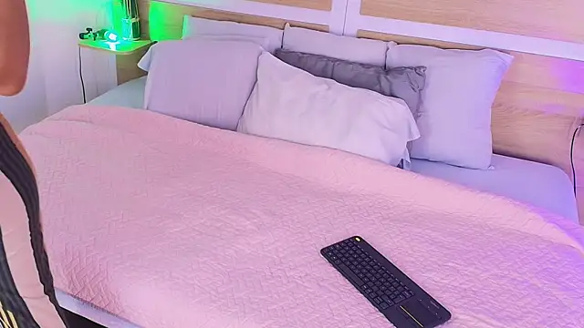 ValeryCortezm online show from March 9, 1:25 pm