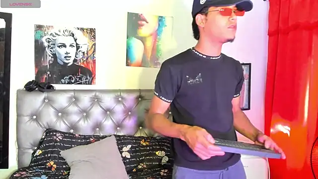 xxKamadevaxx online show from April 29, 2:31 pm