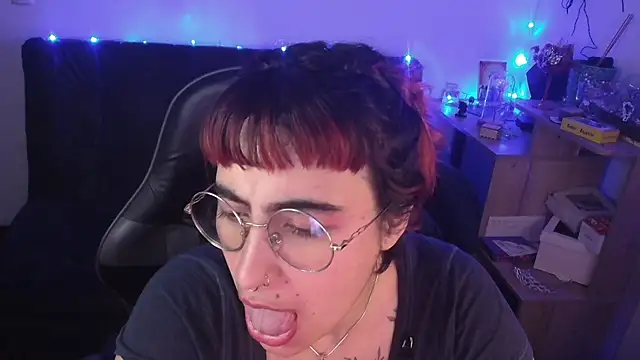 Miacatsito3 online show from March 27, 8:26 am