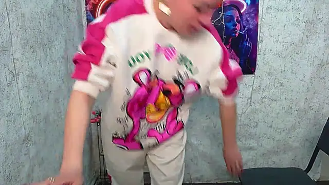 EmmaCat  online show from April 5, 5:17 am