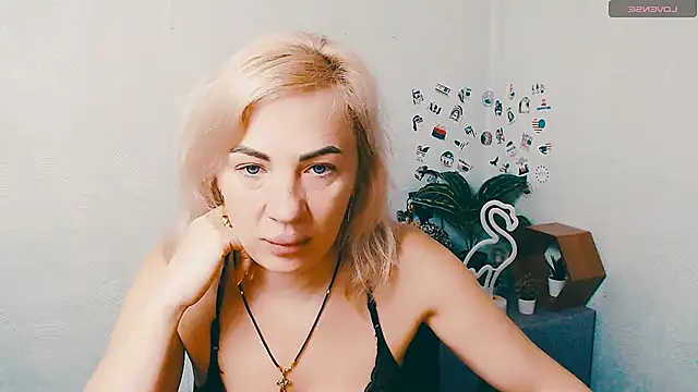 EmmaCat  online show from November 18, 6:25 am