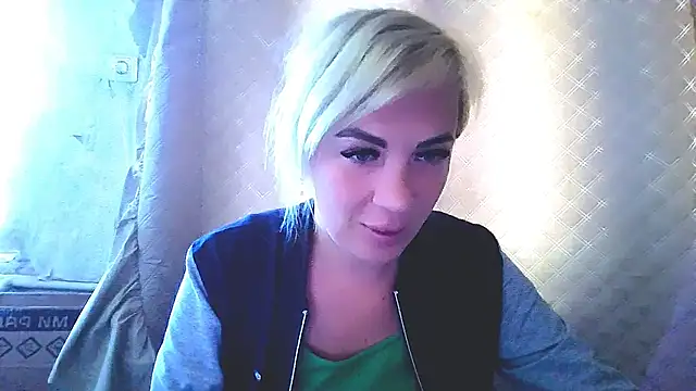 Snapshot of EmmaCat_ chatting on September 14, 9:51 am EmmaCat online show from September 14, 9:51 am