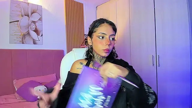 KoraRousee online show from October 9, 1:04 pm