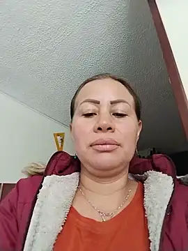 LaraCaliente online show from June 10, 6:50 pm