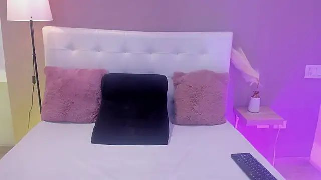 AlayshaJohnson online show from November 19, 9:48 pm