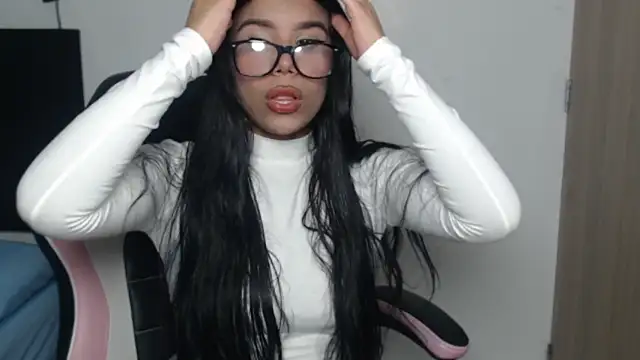 MayaScott11 online show from April 22, 7:55 pm