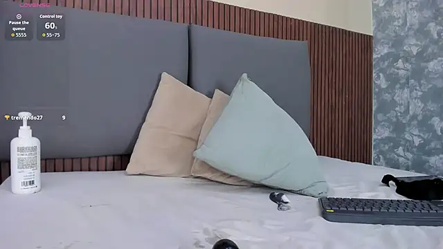 EmillyHarper  online show from November 5, 5:01 am