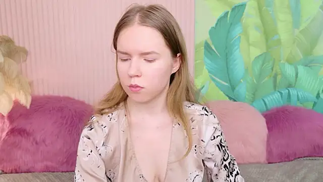 Alida Brice online show from April 22, 5:37 am