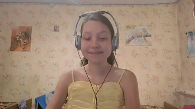 Snapshot of QutieDaSweet chatting on October 2, 7:24 am QutieDaSweet online show from October 2, 7:24 am