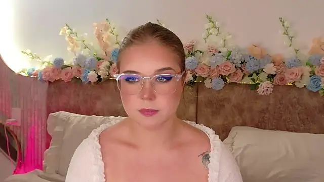 Lilith Bonheur online show from April 25, 11:13 pm