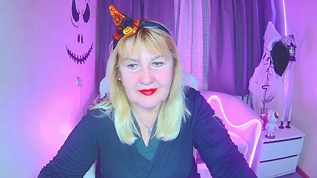 EmmaEllison online show from October 31, 7:01 am