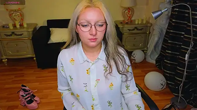 JuicyLullu online show from November 9, 11:28 am