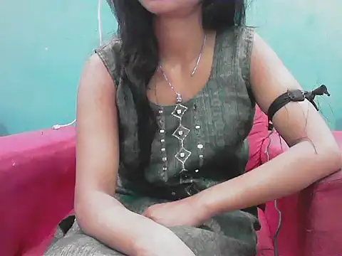 short girl  online show from February 6, 11:19 pm