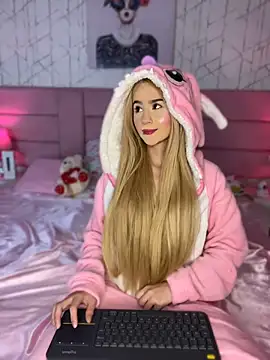 ChloeLaurentt online show from April 24, 10:45 pm