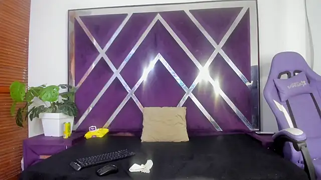 angelkyraasm online show from April 23, 1:13 pm