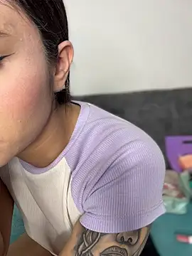 Isabella-Teen online show from December 19, 2:16 am