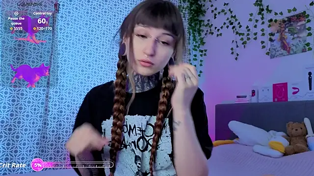 LilithPoison online show from June 7, 6:15 pm
