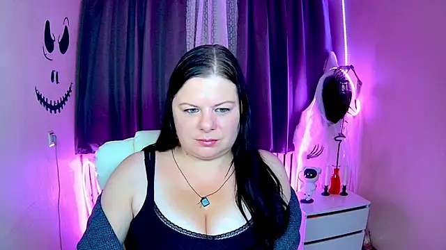 Snapshot of BritneyRaine chatting on October 19, 6:26 am BritneyRaine online show from October 19, 6:26 am
