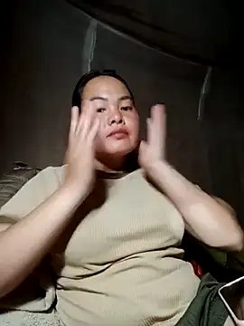 emilyzz online show from April 8, 1:46 pm