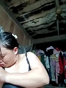 emilyzz online show from April 23, 7:49 am