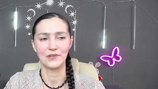 TayaFinch online show from April 24, 12:30 pm