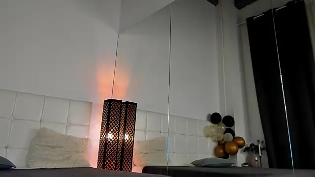 AmiraRees online show from December 16, 7:03 am