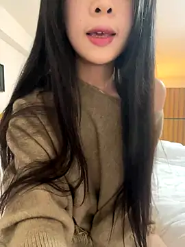 qiqi x online show from December 18, 2:44 pm