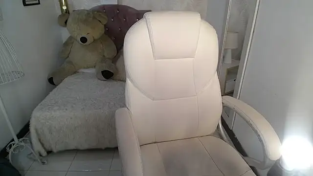 alllyson  online show from December 20, 9:08 pm