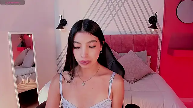 Tiffany Low online show from April 30, 5:07 pm