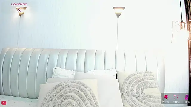 Naomi Rousse online show from April 23, 1:46 pm