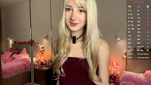 FridaAaberg online show from December 15, 8:30 am