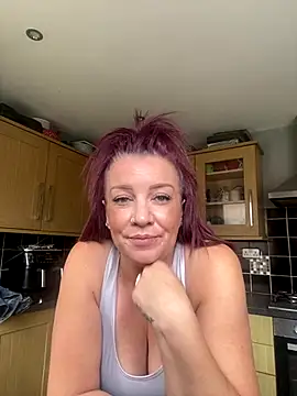 Snapshot of PoppyPrincessxox chatting on September 24, 1:43 pm PoppyPrincessxox online show from September 24, 1:43 pm