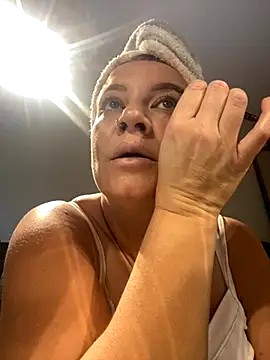 Snapshot of PoppyPrincessxox chatting on October 3, 9:58 am PoppyPrincessxox online show from October 3, 9:58 am