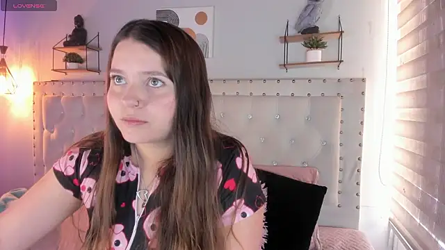 sophiee09  online show from March 27, 1:34 pm