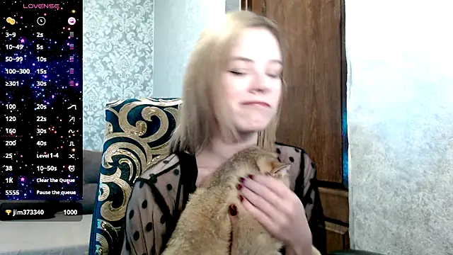 Kate  Loves online show from April 22, 7:44 pm