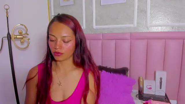 HoollyHendrix online show from March 5, 9:43 pm